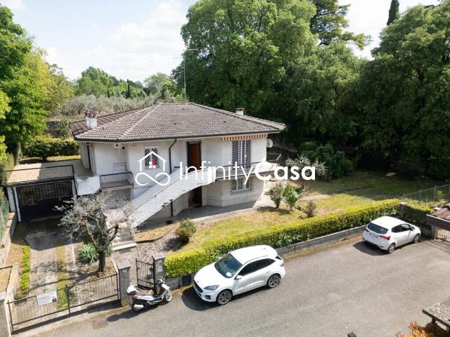 Villa Indipendente in vendita a Castelnuovo Del Garda, Veneto