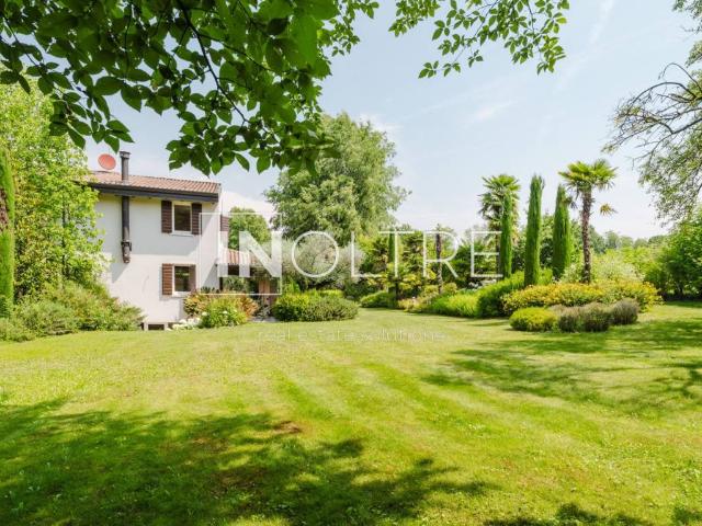 Villa Indipendente in vendita a Castelnuovo Del Garda, Veneto