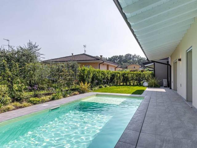 Villa Indipendente in vendita a Castelnuovo Del Garda, Veneto