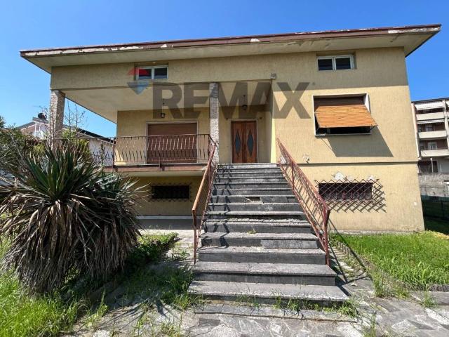 Villa Indipendente in vendita a Castelnuovo Del Garda, Veneto