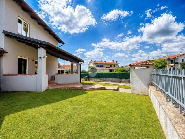 Villa Indipendente in vendita a Castelnuovo Del Garda, Veneto