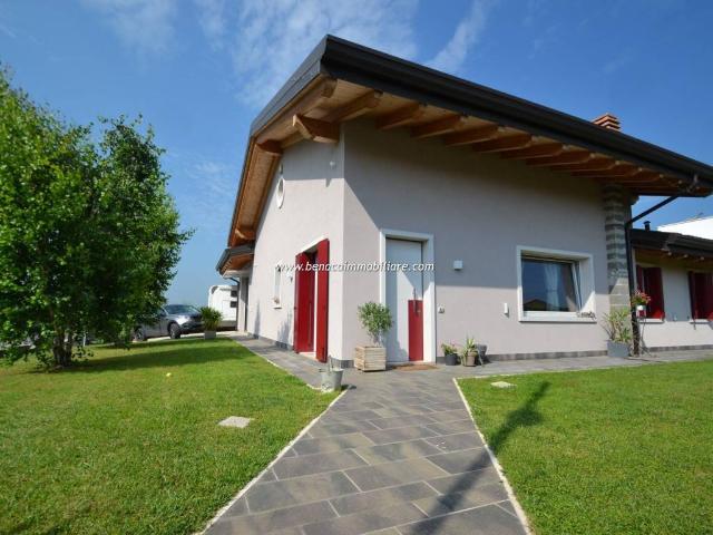 Villa Indipendente in vendita a Castelnuovo Del Garda, Veneto