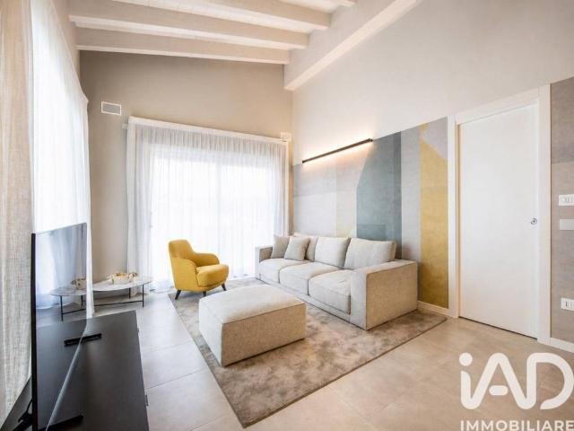 Villa Indipendente in vendita a Castelnuovo Del Garda, Veneto