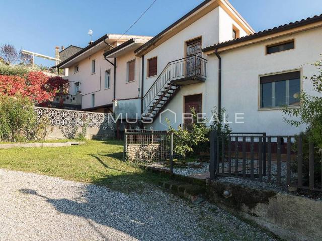 Villa Indipendente in vendita a Castelnuovo Del Garda, Veneto