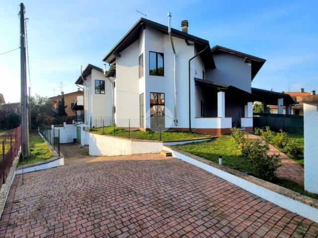 Villa Indipendente in vendita a Castelnuovo Del Garda, Veneto