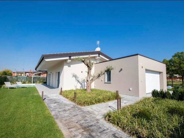 Villa Indipendente in vendita a Castelnuovo Del Garda, Veneto