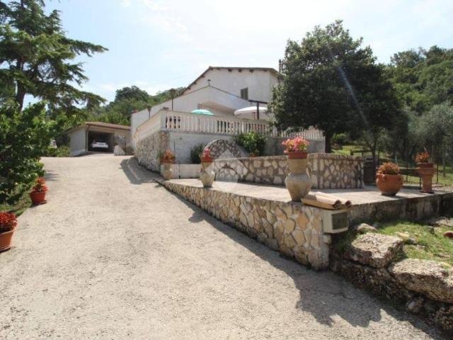 Villa Indipendente in vendita a Castelnuovo Di Farfa, Lazio