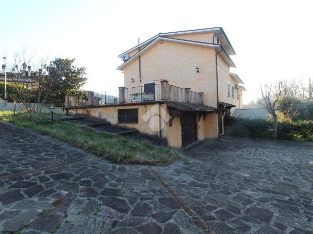 Villa Indipendente in vendita a Castelnuovo Di Farfa, Lazio