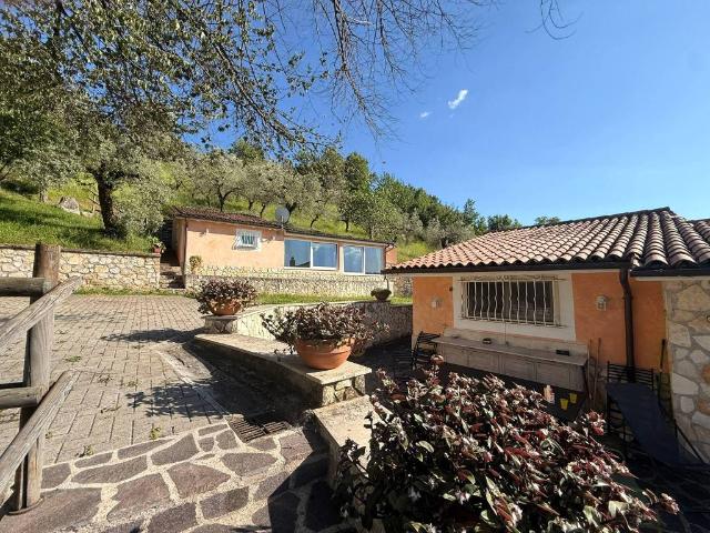 Villa Indipendente in vendita a Castelnuovo Di Farfa, Lazio