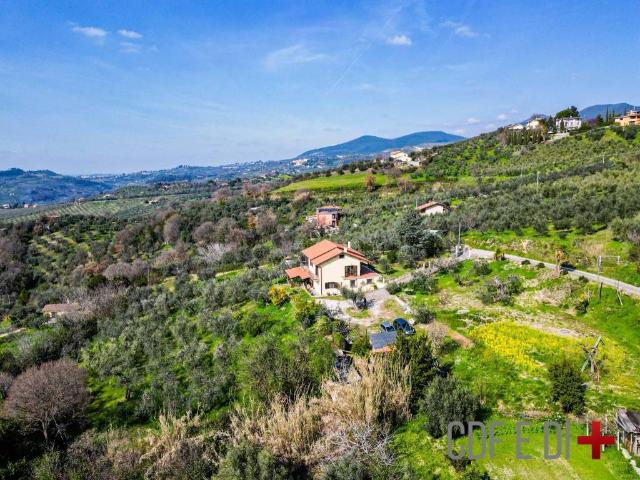 Villa Indipendente in vendita a Castelnuovo Di Farfa, Lazio