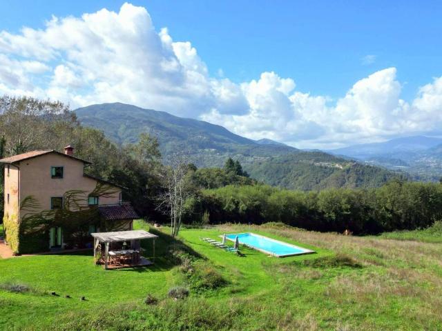 Villa Indipendente in vendita a Unione Comuni Garfagnana, Castelnuovo Di Garfagnana
