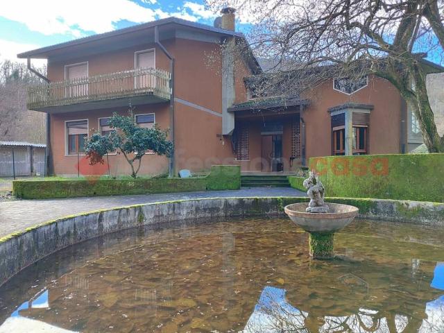 Villa Indipendente in vendita a Unione Comuni Garfagnana, Castelnuovo Di Garfagnana