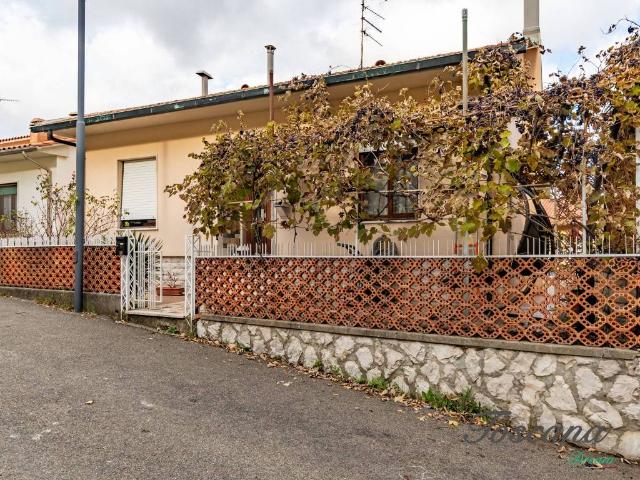 Villa Indipendente in vendita a Castelnuovo Val Di Cecina, Toscana