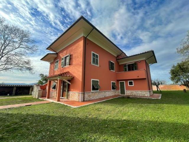 Villa Indipendente in vendita a Castelnuovo Magra, Liguria
