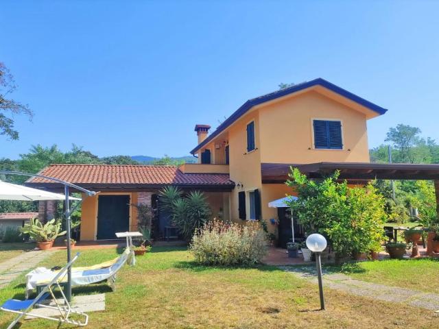 Villa Indipendente in vendita a Molino del Piano, Castelnuovo Magra