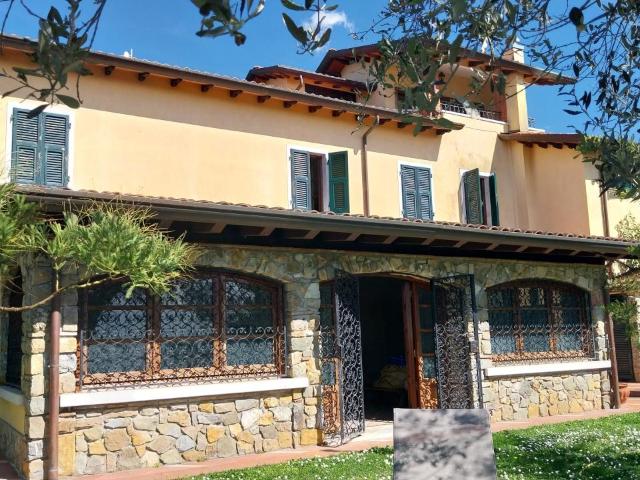 Villa Indipendente in vendita a Molino del Piano, Castelnuovo Magra