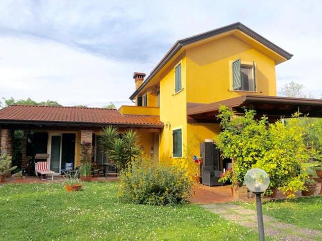 Villa Indipendente in vendita a Castelnuovo Magra, Liguria