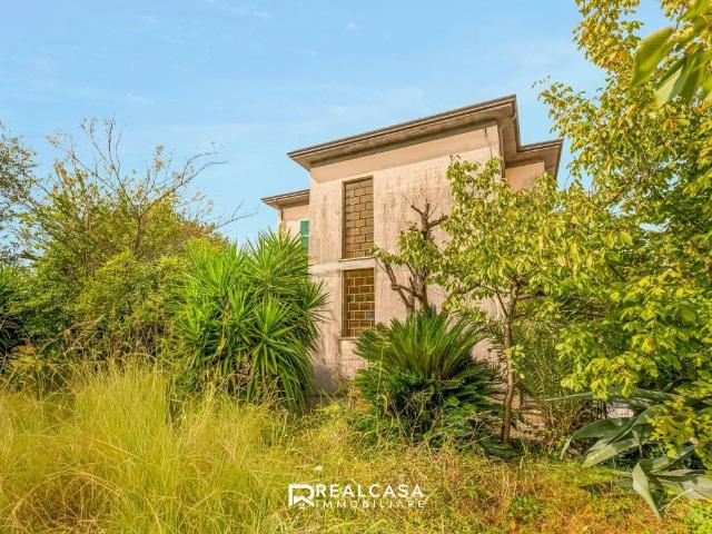 Villa Indipendente in vendita a Castelnuovo Magra, Liguria