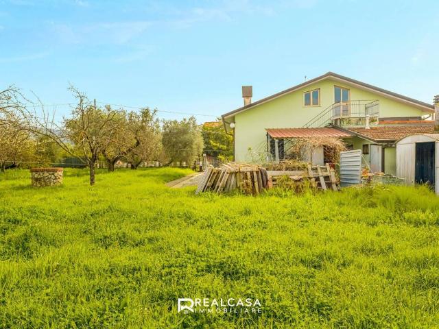 Villa Indipendente in vendita a Castelnuovo Magra, Liguria
