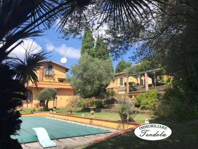 Villa Indipendente in vendita a Castelnuovo Magra, Liguria