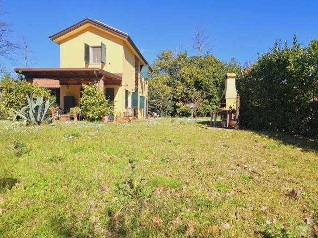 Villa Indipendente in vendita a Castelnuovo Magra, Liguria