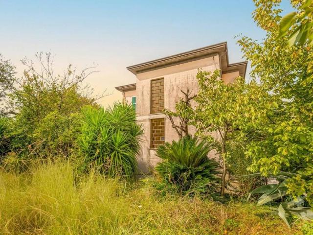Villa Indipendente in vendita a Castelnuovo Magra, Liguria