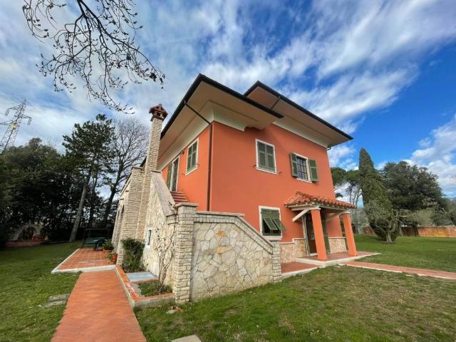 Villa Indipendente in vendita a Unione di comuni Montana Lunigiana, Castelnuovo Magra