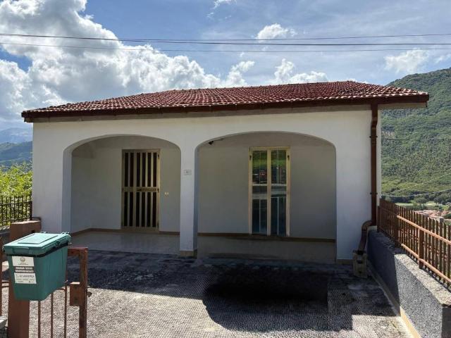 Villa Indipendente in vendita a Castelpetroso, Molise