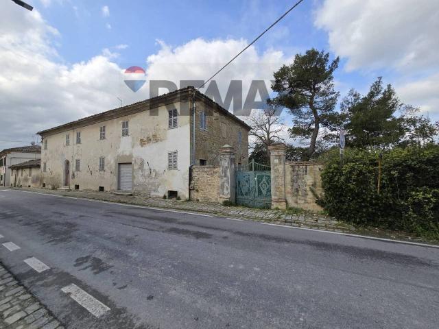 Villa Indipendente in vendita a Macine, Marche