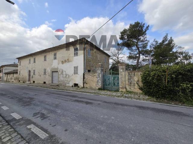 Villa Indipendente in vendita a Macine, Marche