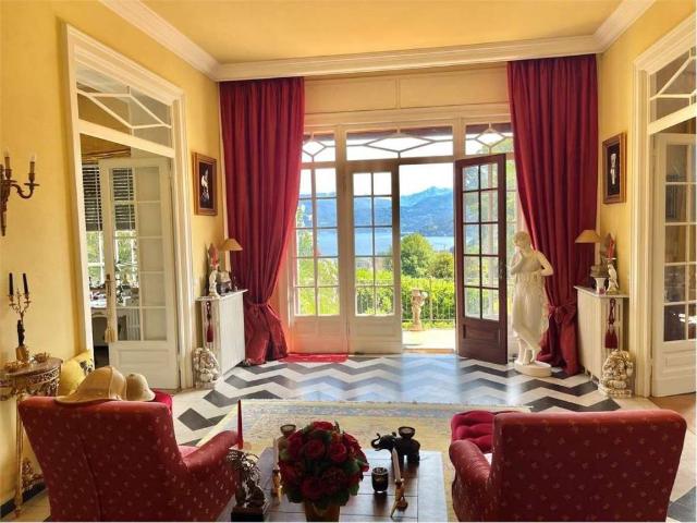 Villa Indipendente in vendita a Pessina, Castelveccana