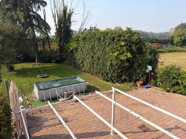 Villa Indipendente in vendita a Castelverde, Lombardia
