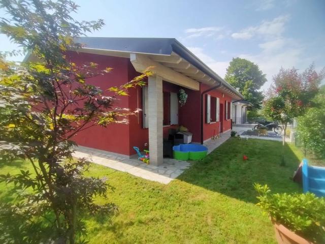 Villa Indipendente in vendita a Castelverde, Lombardia