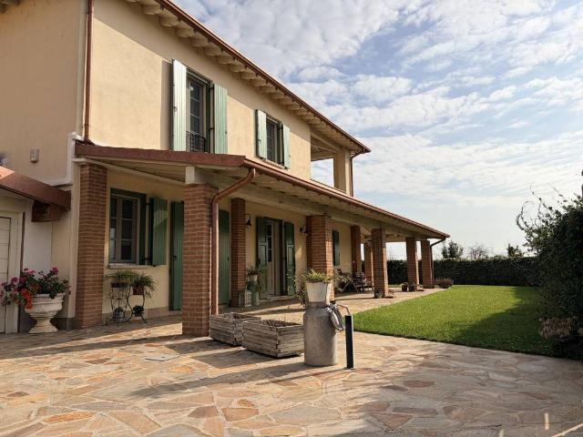 Villa Indipendente in vendita a Castelverde, Lombardia