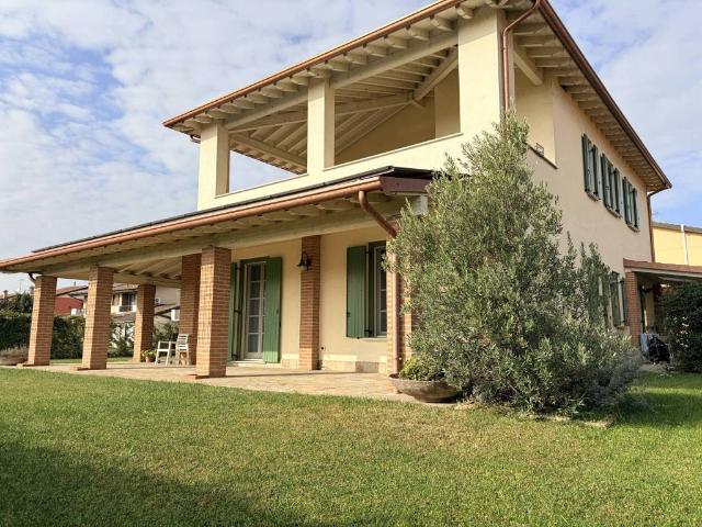 Villa Indipendente in vendita a Castelverde, Lombardia