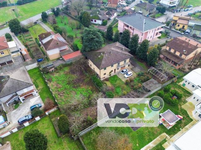 Villa Indipendente in vendita a Castelverde, Lombardia