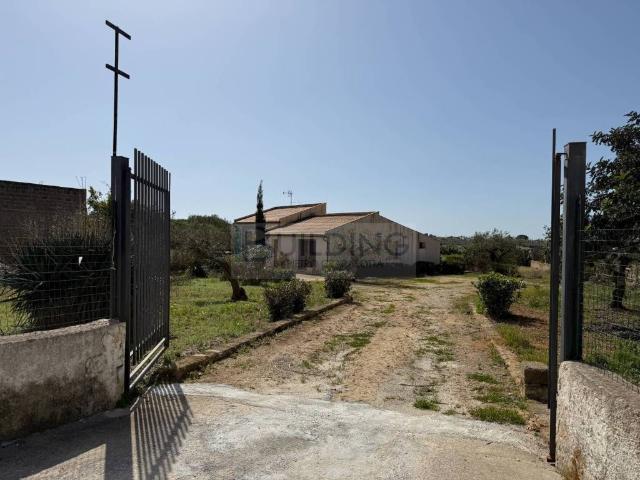 Villa Indipendente in vendita a Castelvetrano, Sicilia