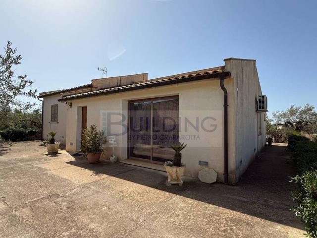 Villa Indipendente in vendita a Castelvetrano, Sicilia