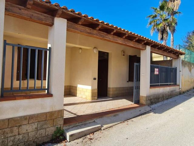 Villa Indipendente in vendita a Castelvetrano, Sicilia