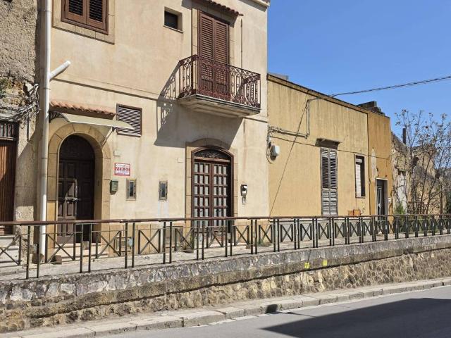 Villa Indipendente in vendita a Quartiere Sant'Antonino, Castelvetrano