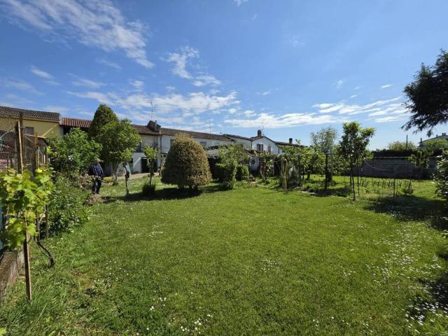 Villa Indipendente in vendita a Castelvetro Piacentino, Reggio Emilia