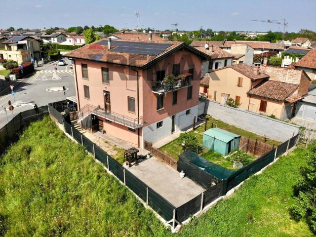 Villa Indipendente in vendita a Castelvetro Piacentino, Reggio Emilia