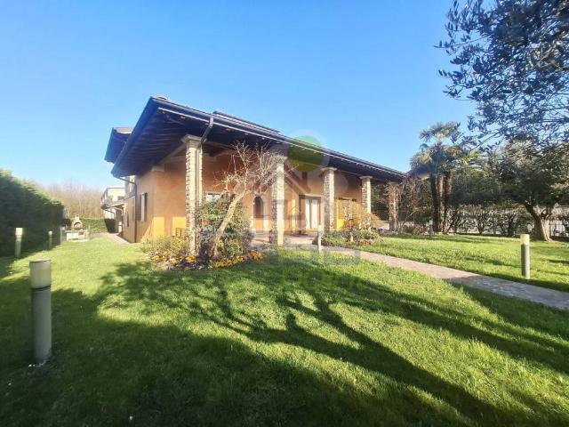 Villa Indipendente in vendita a Castelvetro Piacentino, Reggio Emilia