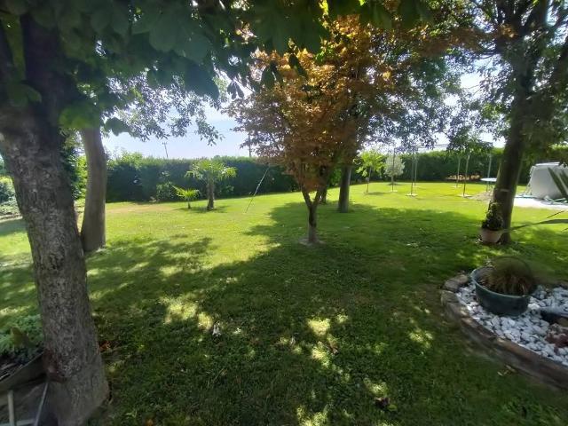 Villa Indipendente in vendita a Castelvetro Piacentino, Reggio Emilia