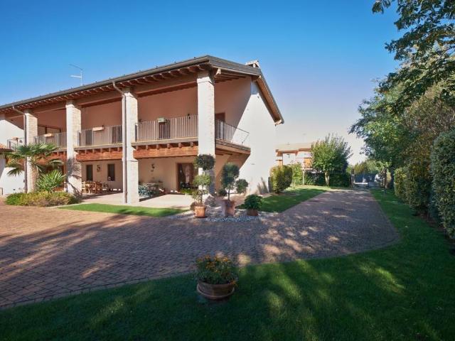 Villa Indipendente in vendita a Castenedolo, Lombardia