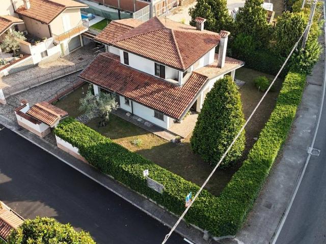 Villa Indipendente in vendita a Bettole, Castenedolo