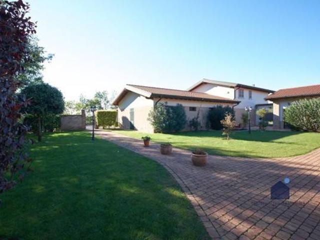 Villa Indipendente in vendita a Castenedolo, Lombardia