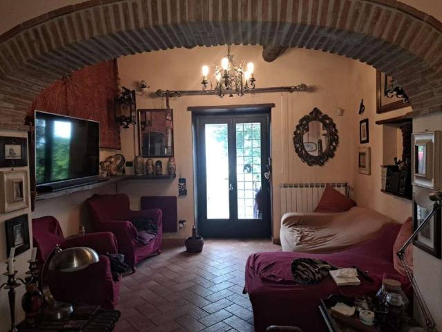 Villa Indipendente in vendita a Montecchio Vesponi, Castiglion Fiorentino