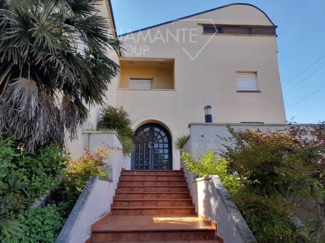 Villa Indipendente in vendita a Castiglion Fiorentino, Toscana