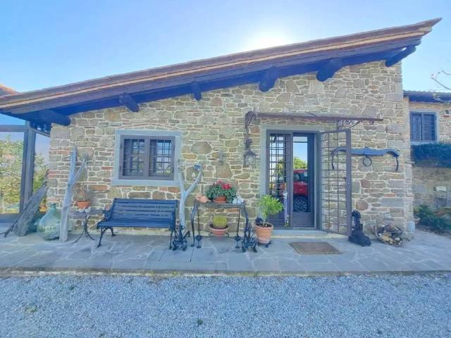 Villa Indipendente in vendita a Montecchio Vesponi, Castiglion Fiorentino